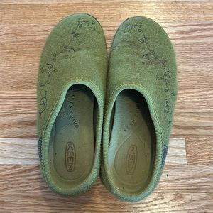 Keen trillium slip-ons in green
